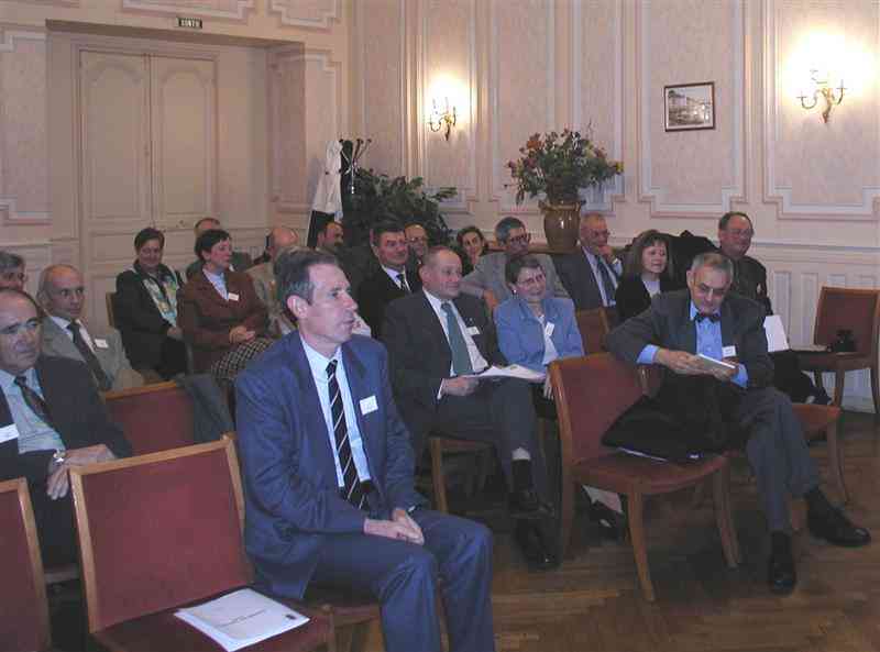 P1010028 (Sommier).jpg - ... en attendant l'assemblée générale.